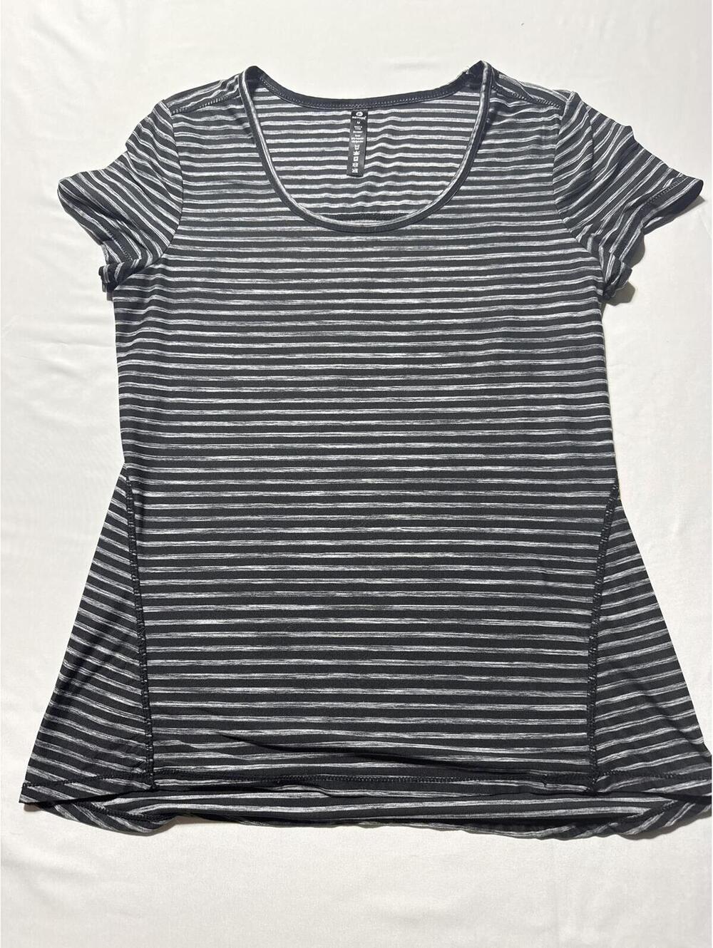 90 Degree by Reflex Women's M Black Gray Striped Scoop Neck Short Sleeve Tunic T